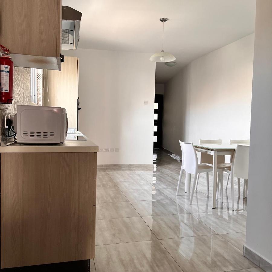 F4 Room 2, Private Room Two Single Beds Shared Bathroom 姆西达 外观 照片
