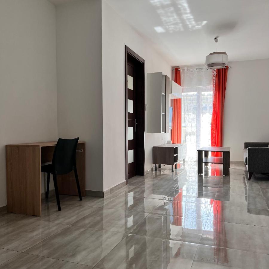 F4 Room 2, Private Room Two Single Beds Shared Bathroom 姆西达 外观 照片
